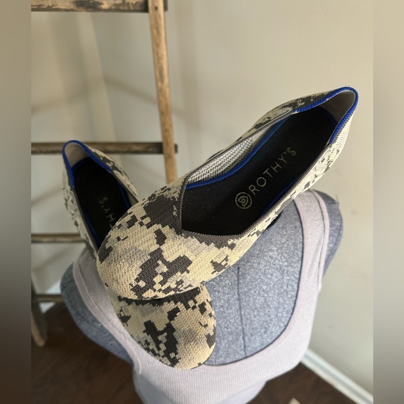 Rothy’s The Flat Original Gray Geometric Camo Flat Slip On Size 9 - Picture 6 of 11